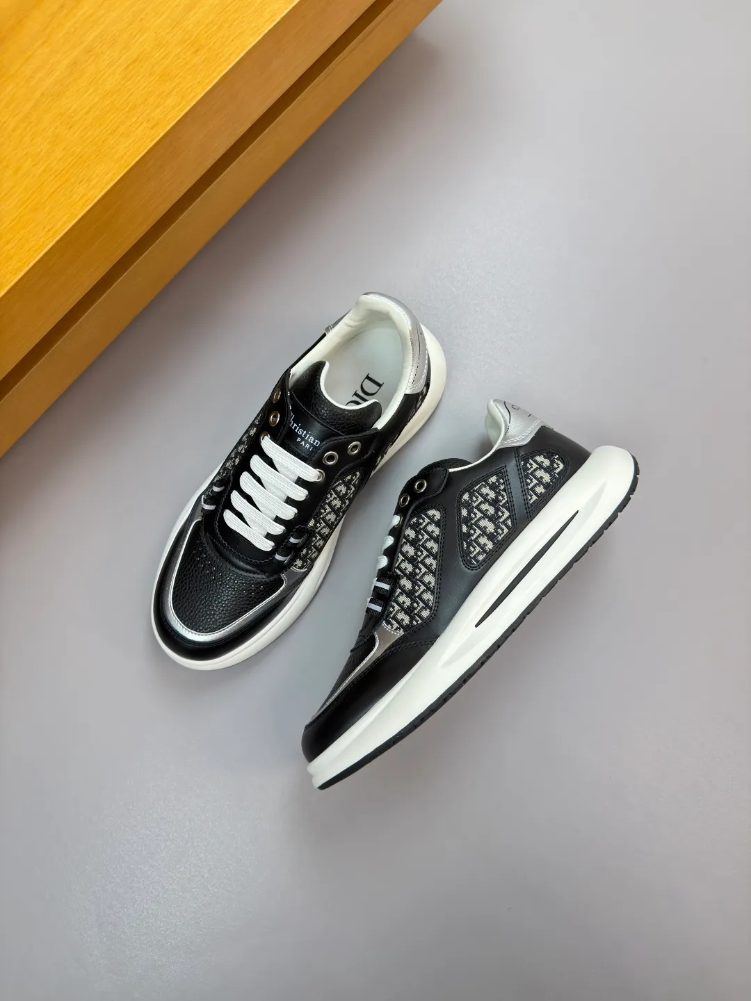 [Dior] Dior P780 men's shoes💰 - High-end quality original order·Casual sports shoes - Upper: 🔝Nappa calfskin, perforated calfskin, brand totem canvas cloth, tongue. Heel. Silk-printed high-frequency brand logo - Inner: water-dyed cowhide, foot pad; brand canvas - Outsole: ultra-light TPU. Rubber foam; two-color molded outsole -Ultra-high quality control·Fine workmanship: outstanding (high-end·nobility·grade) -Size: 39-44 (38, 45, can be customized)·DR0181
